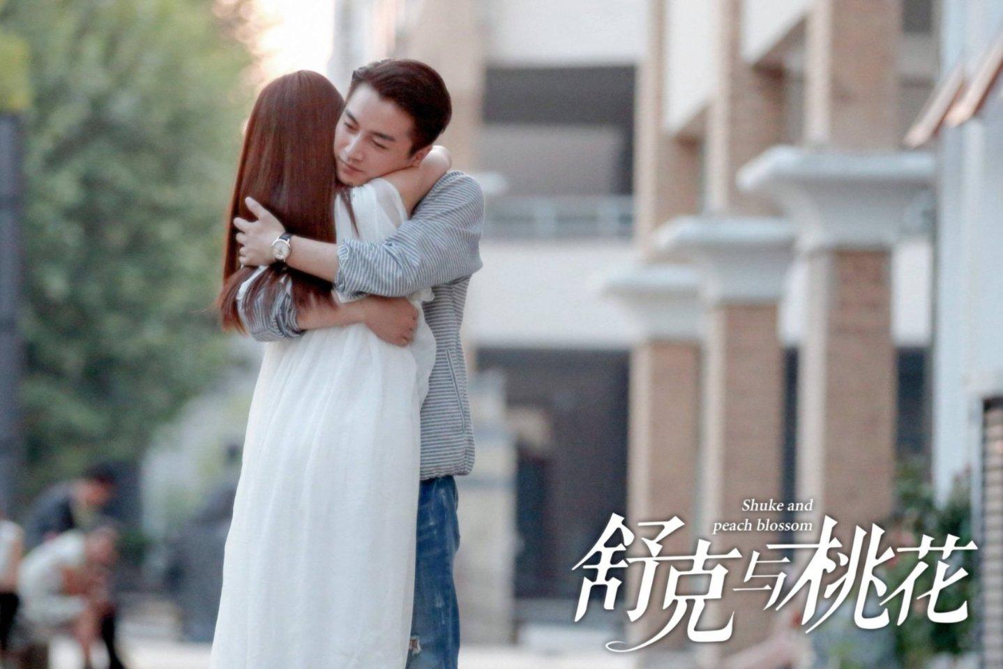 卧室是白墙，窗帘选什么颜色比较亮眼？游戏画面